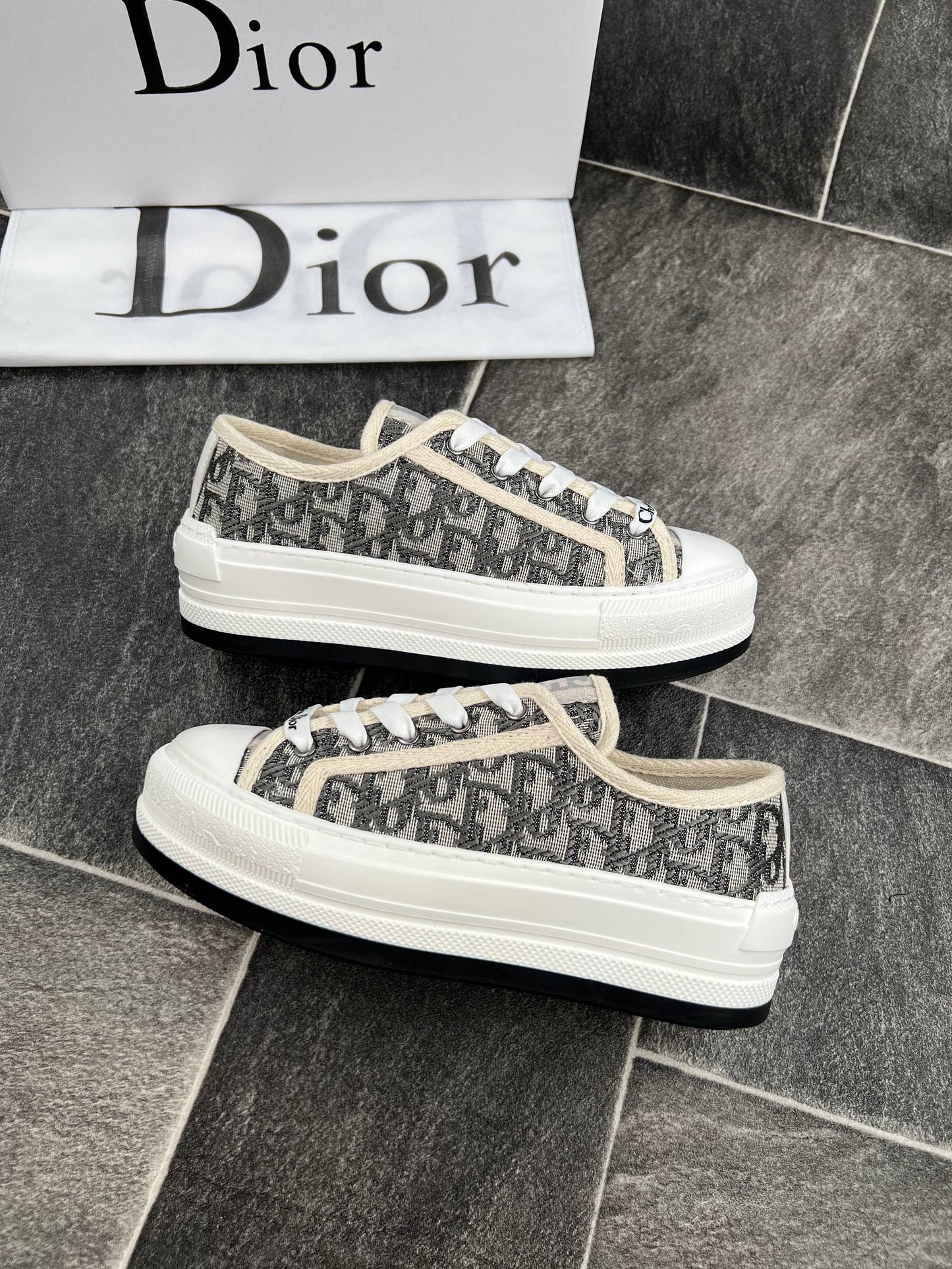 DR - Shoes