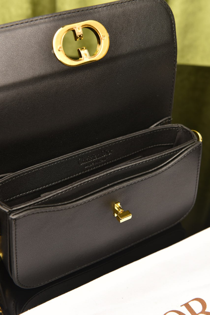 DI0r - 30 Montaigne Avenue