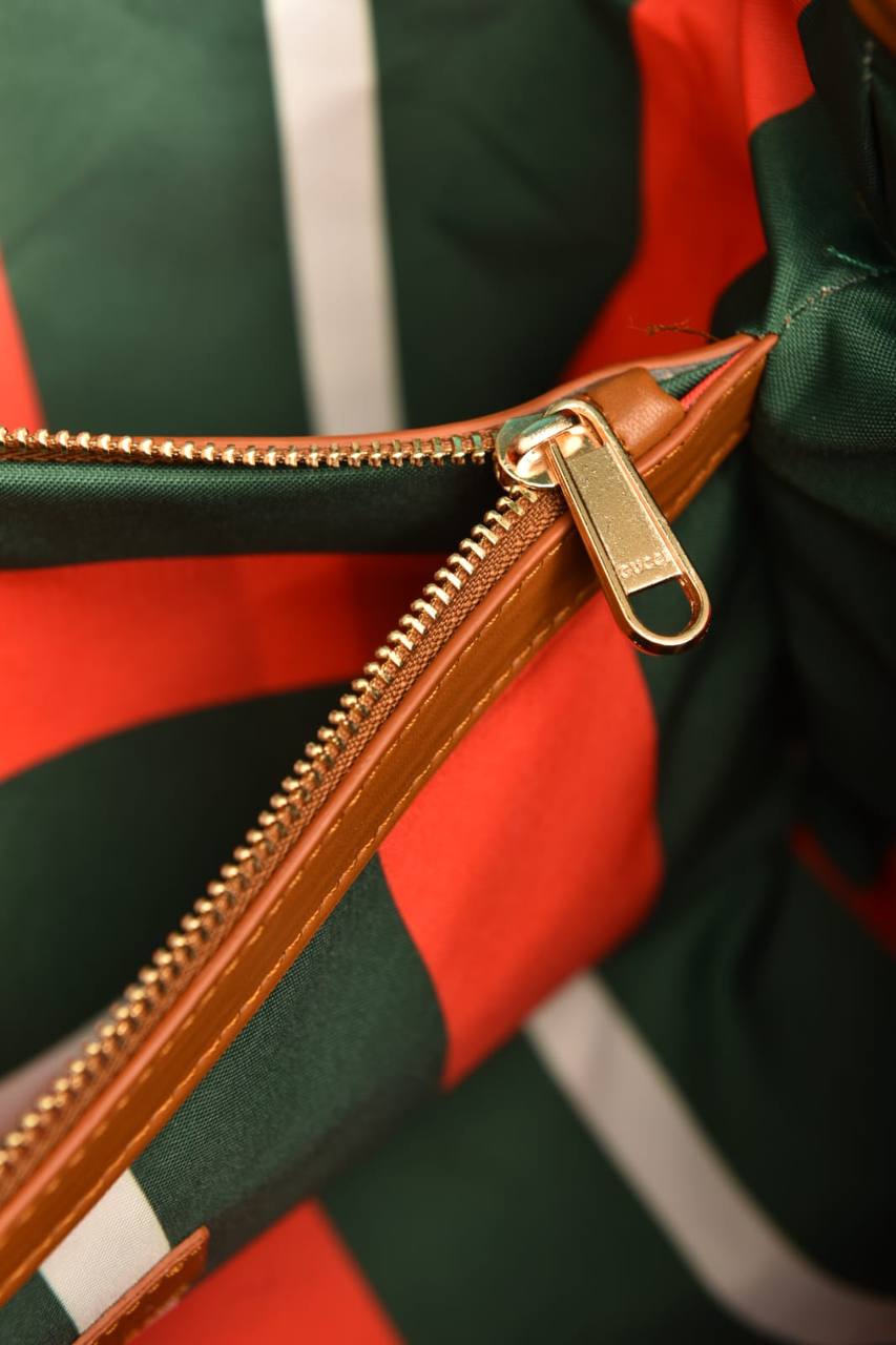 GG - Emblem Medium Tote Bag