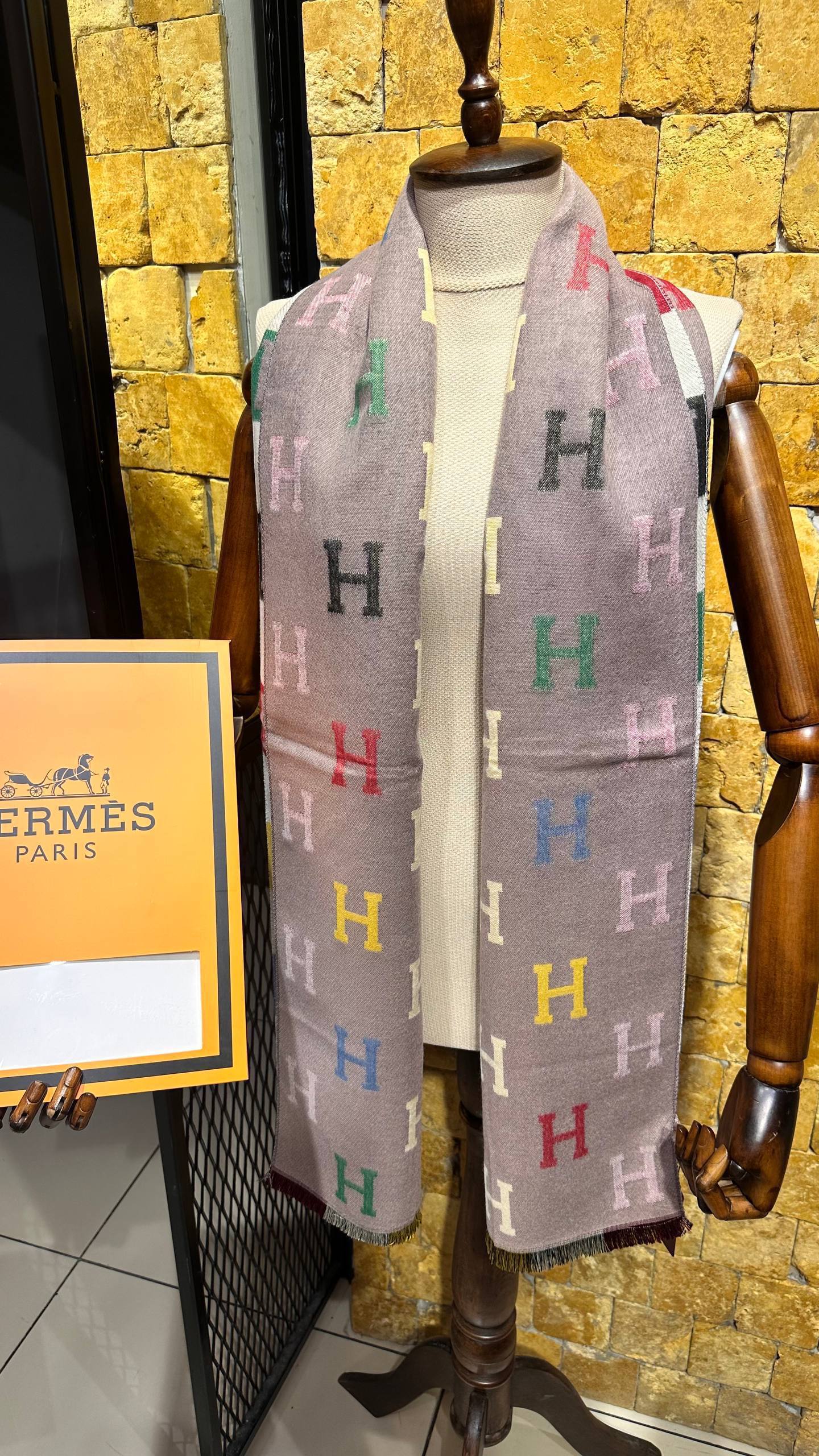 HRMS - Shawl