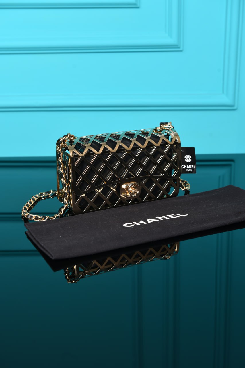 Chnl -Mini Cage Flap with Pouch