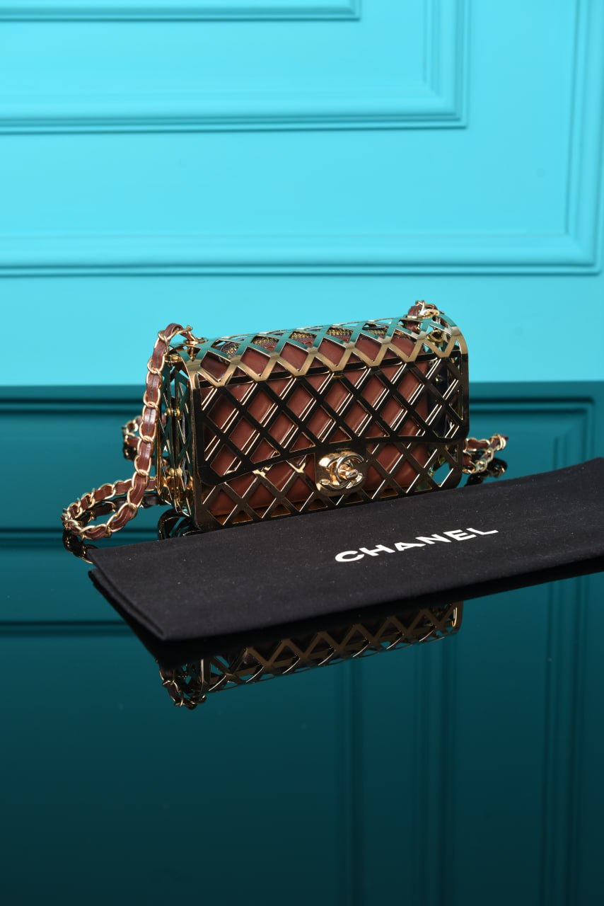 Chnl -Mini Cage Flap with Pouch