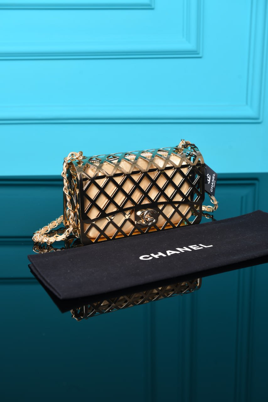 Chnl -Mini Cage Flap with Pouch