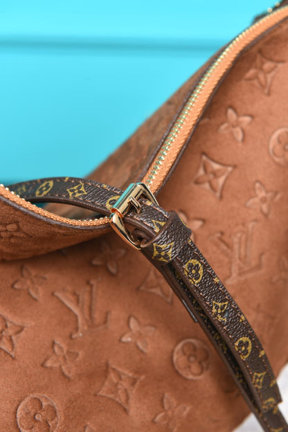 LVS - Multipass Bag in Suede