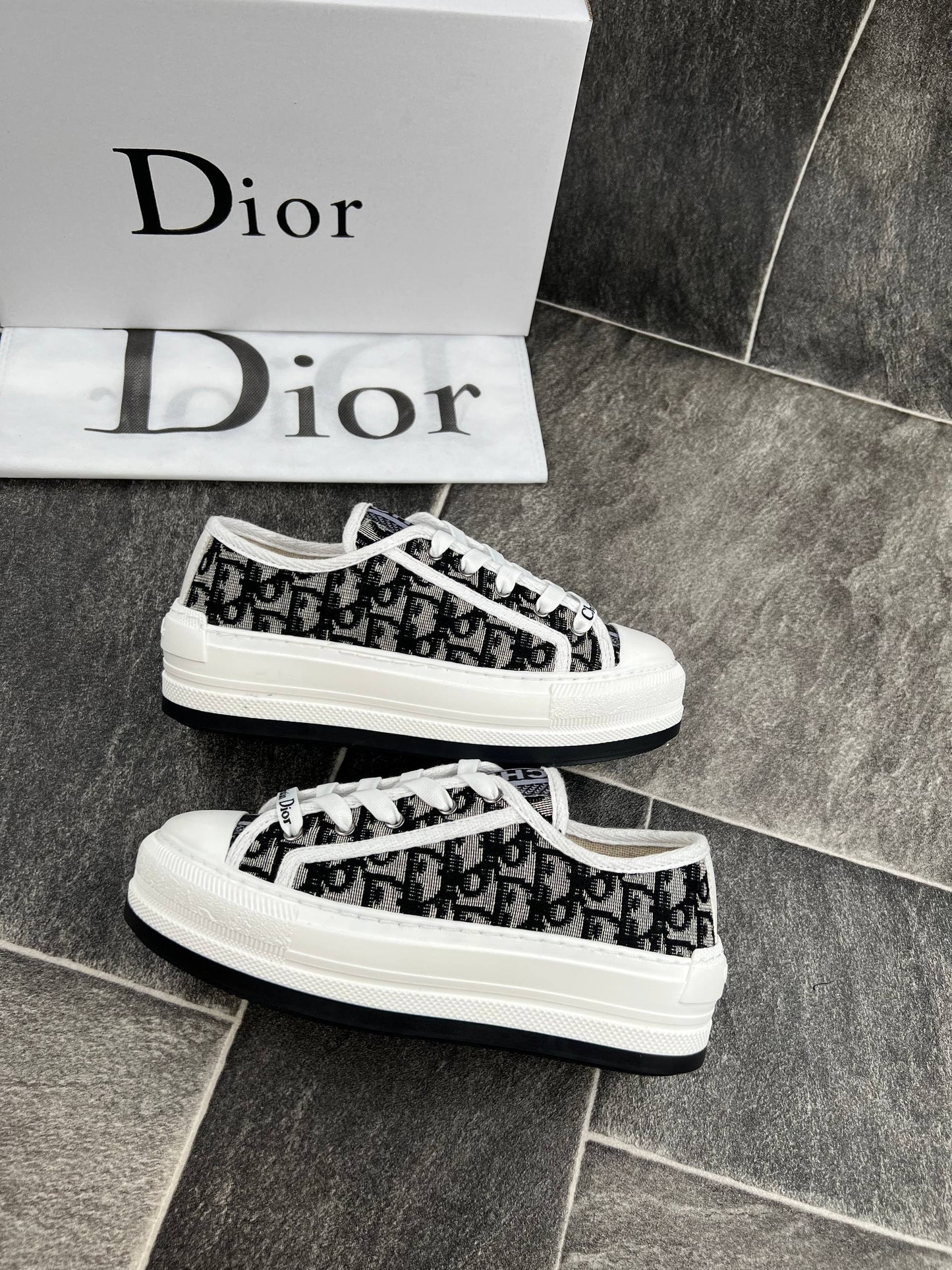 DR - Shoes