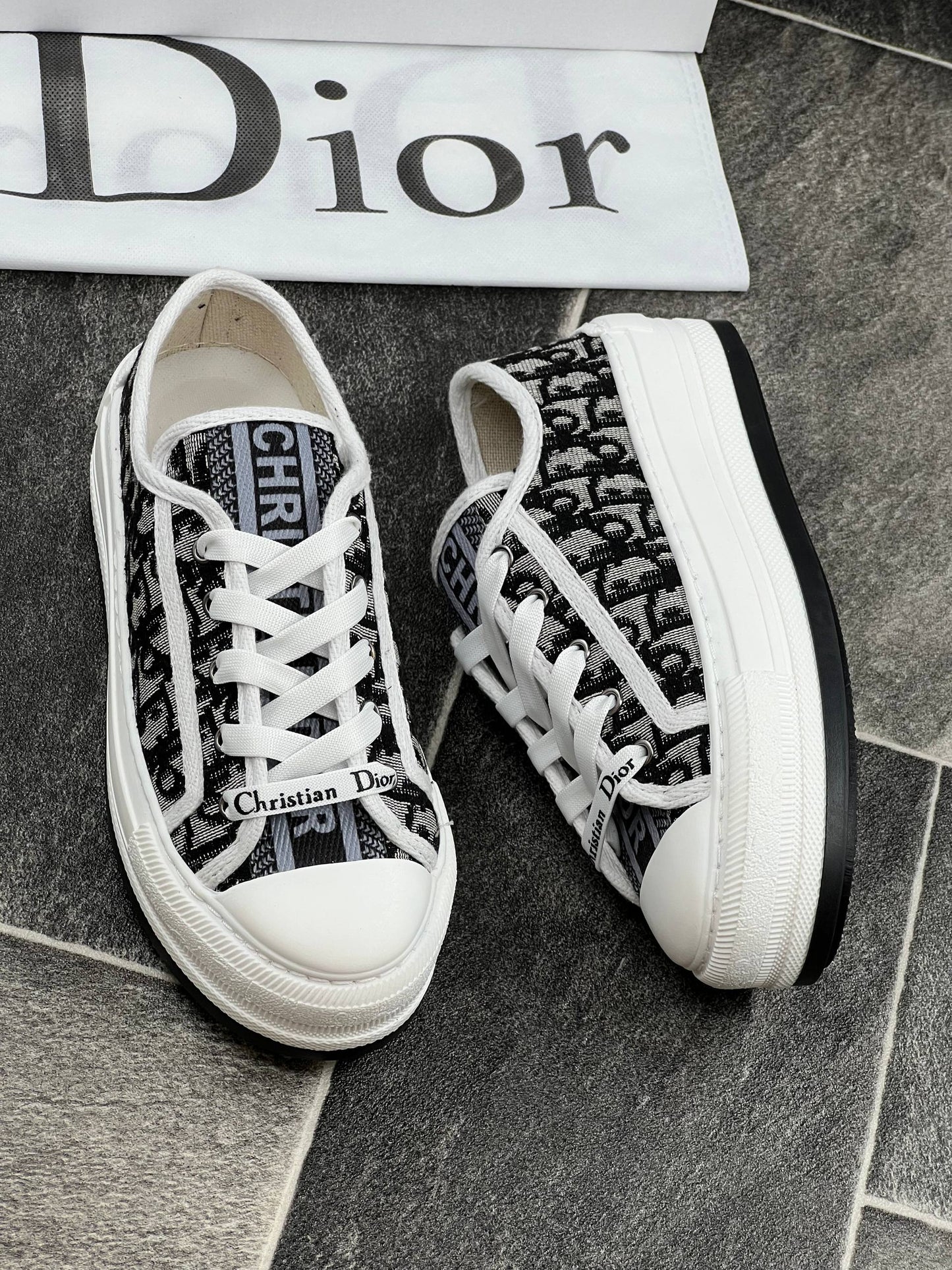 DR - Shoes