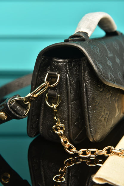 LVS- Pochette Metis East (Black)