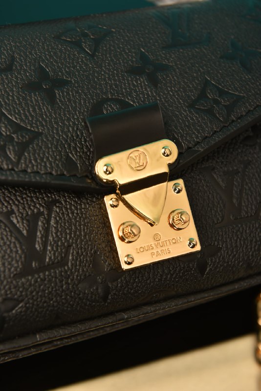 LVS- Pochette Metis East (Black)