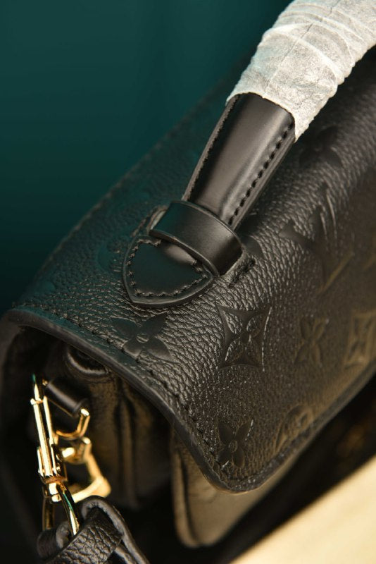 LVS- Pochette Metis East (Black)