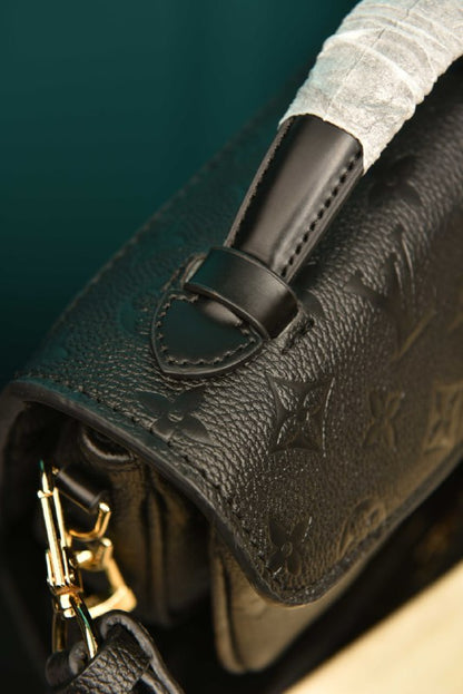 LVS- Pochette Metis East (Black)