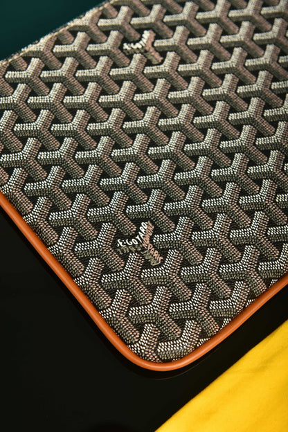 GRD - Senat Gm Pouch