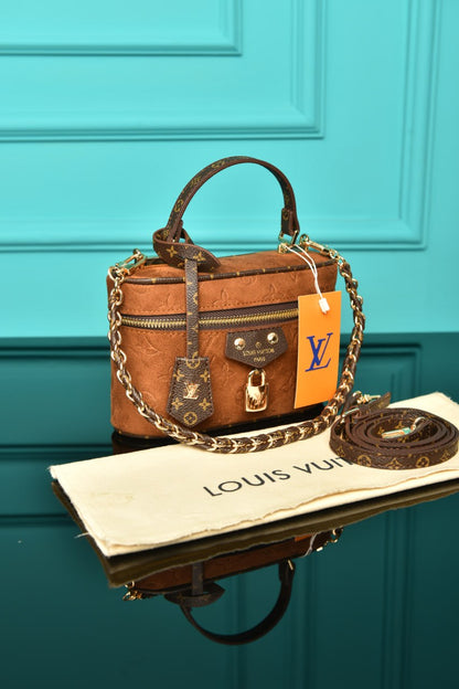 LVS - Vanity Chain Pouch in Suede