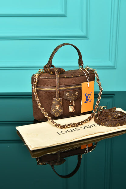 LVS - Vanity Chain Pouch in Suede