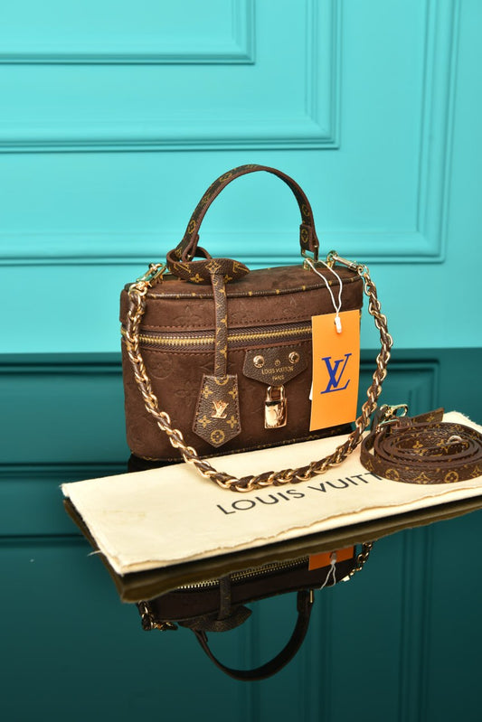LVS - Vanity Chain Pouch in Suede