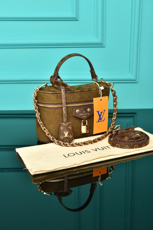 LVS - Vanity Chain Pouch in Suede