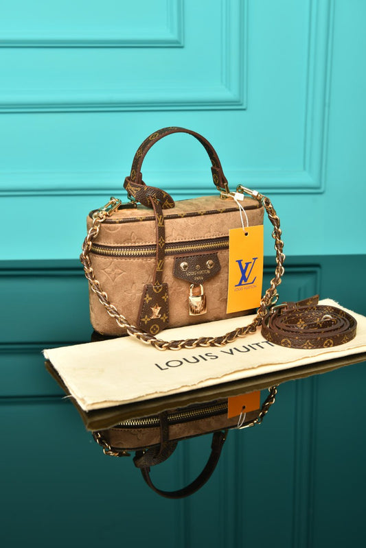 LVS - Vanity Chain Pouch in Suede