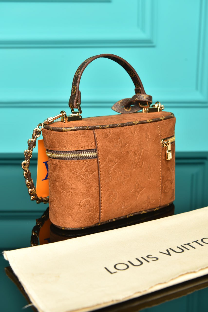 LVS - Vanity Chain Pouch in Suede