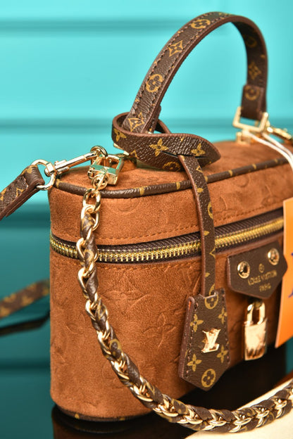 LVS - Vanity Chain Pouch in Suede