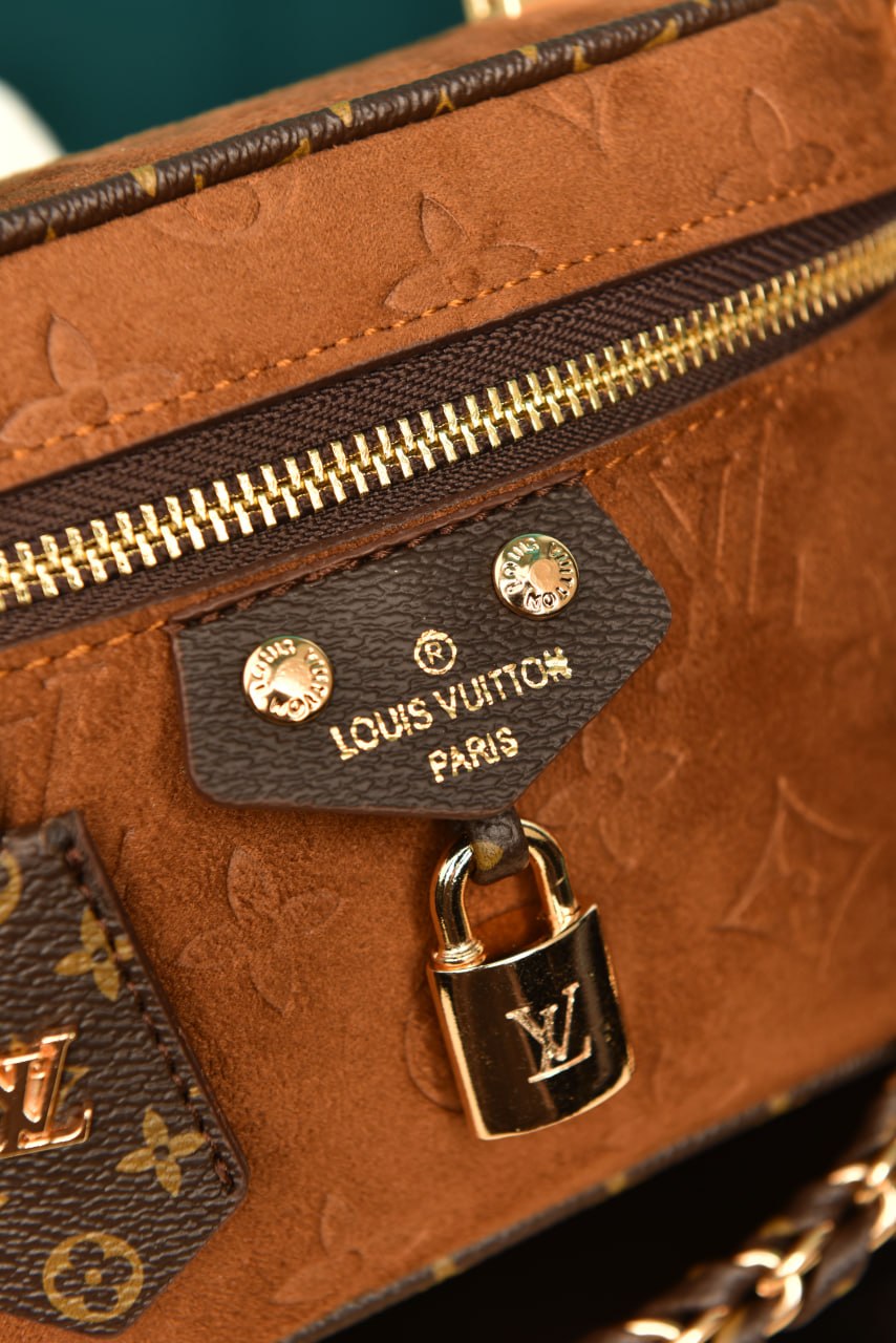 LVS - Vanity Chain Pouch in Suede