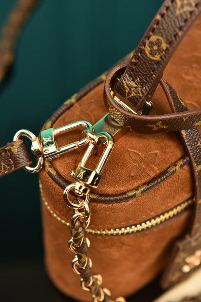 LVS - Vanity Chain Pouch in Suede