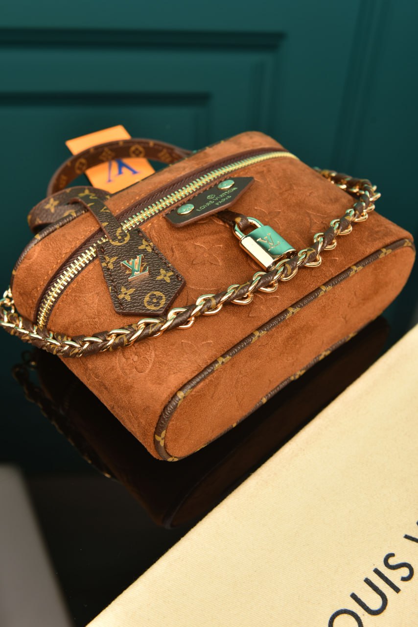 LVS - Vanity Chain Pouch in Suede