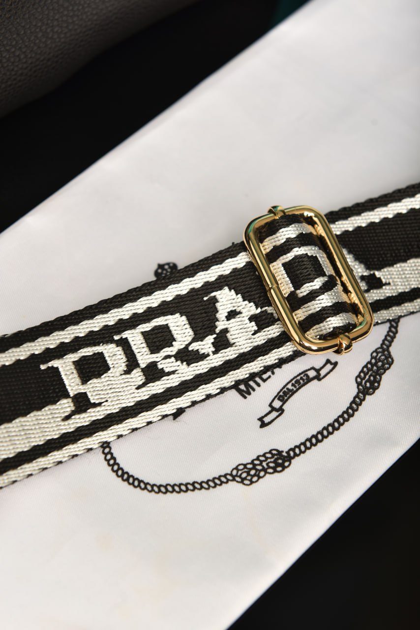 PRD -Vitello Daino Soft Mini Zippered Bag Argilla