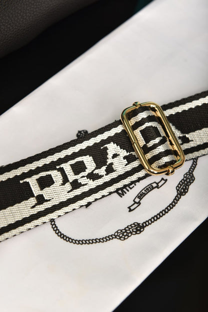 PRD -Vitello Daino Soft Mini Zippered Bag Argilla