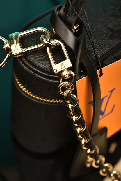 LVS - Vanity Chain Pouch (Black)