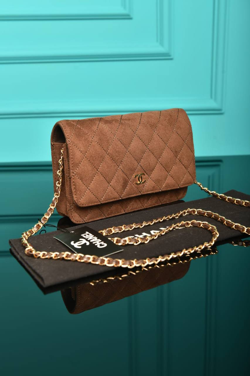 CH - Classic Wallet on Chain (Suede)