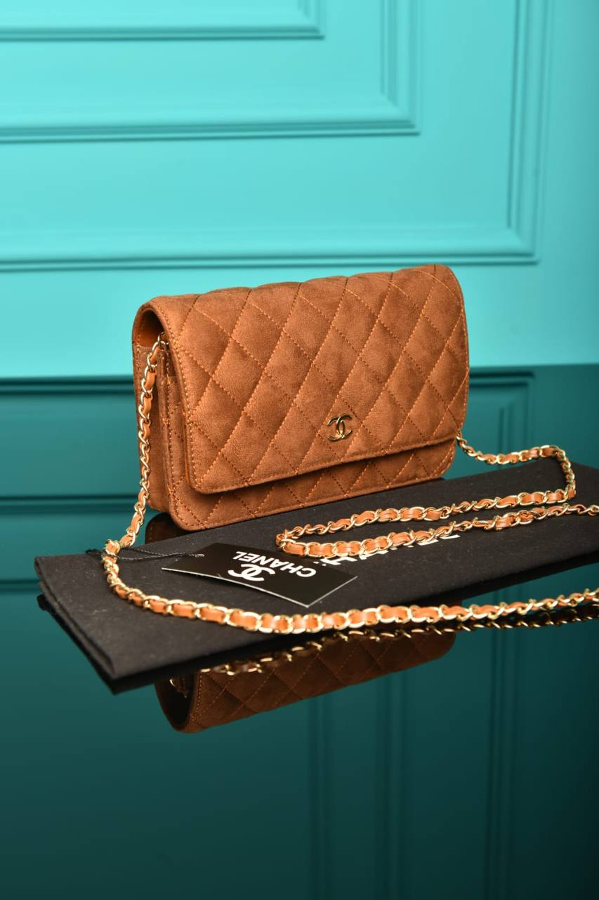 CH - Classic Wallet on Chain (Suede)