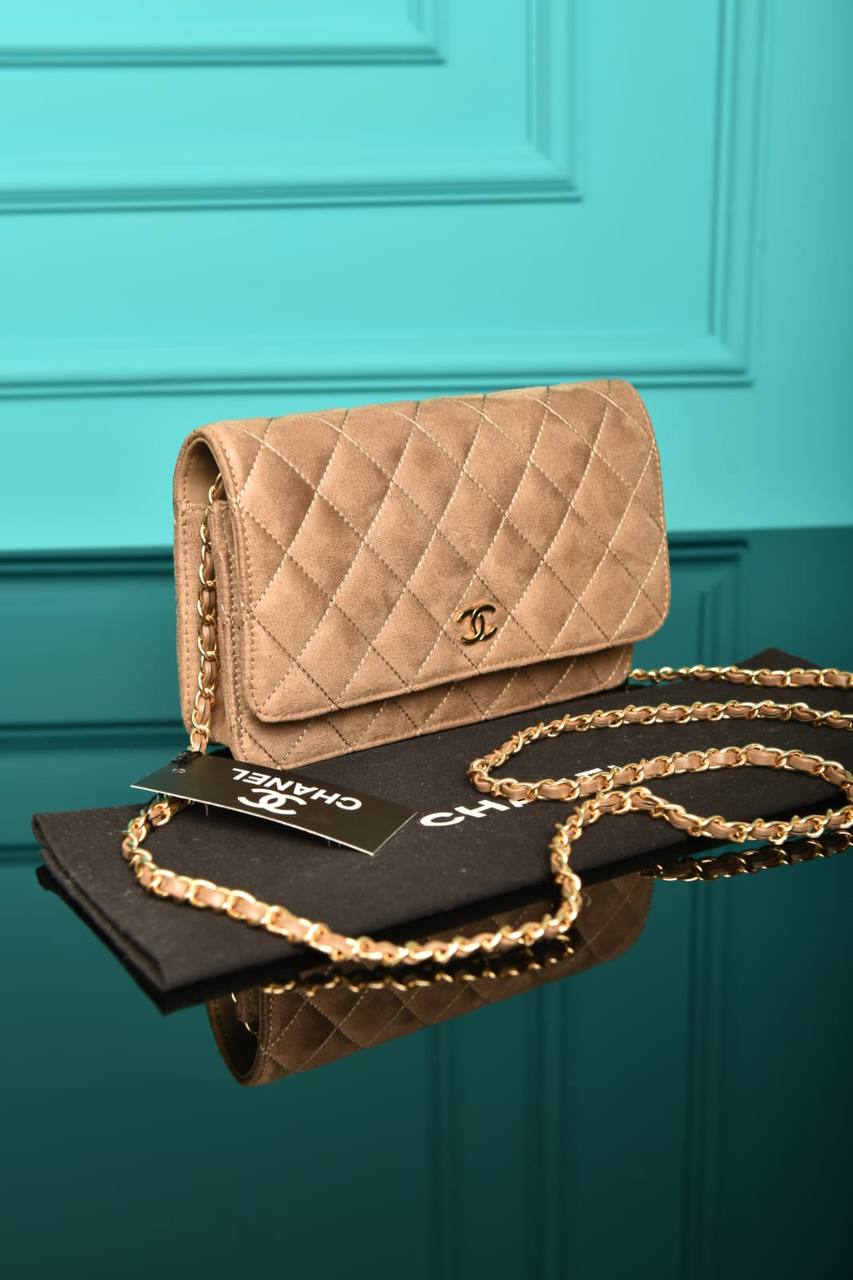 CH - Classic Wallet on Chain (Suede)