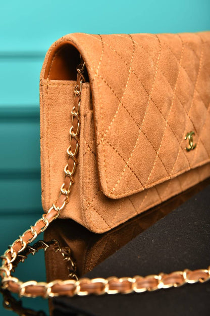 CH - Classic Wallet on Chain (Suede)