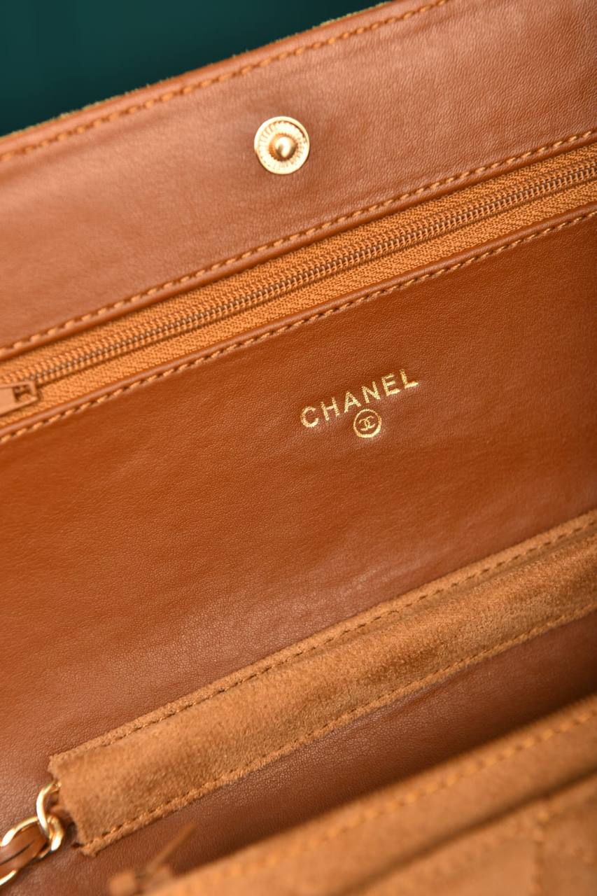 CH - Classic Wallet on Chain (Suede)