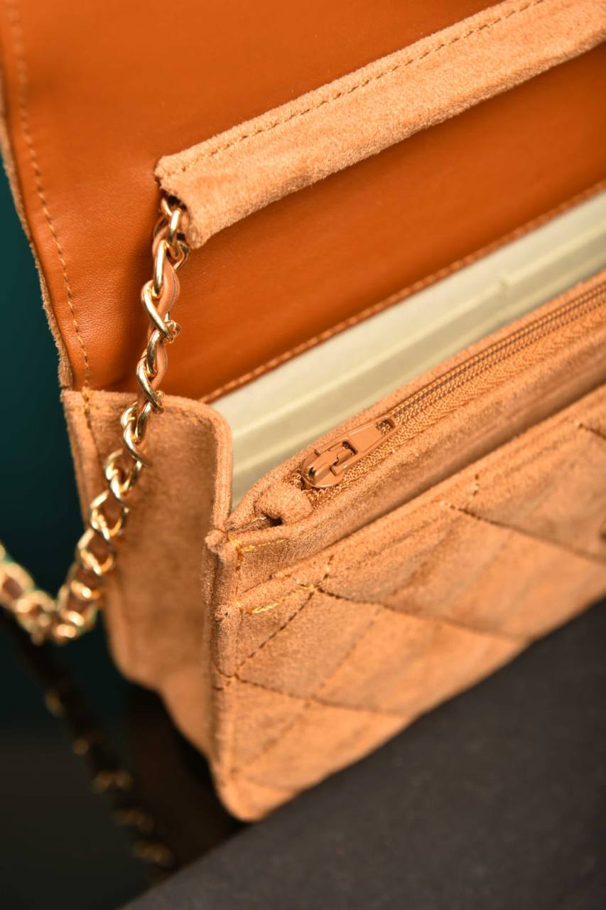 CH - Classic Wallet on Chain (Suede)